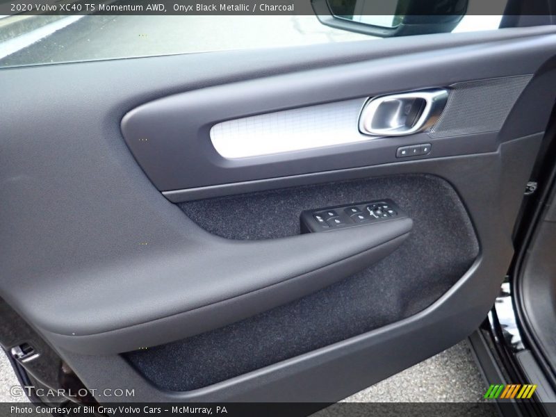 Onyx Black Metallic / Charcoal 2020 Volvo XC40 T5 Momentum AWD