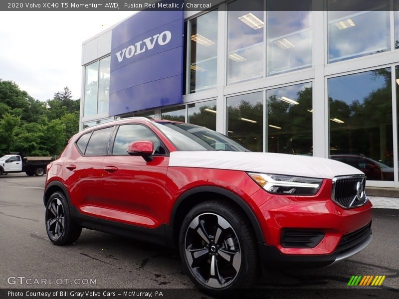 Front 3/4 View of 2020 XC40 T5 Momentum AWD