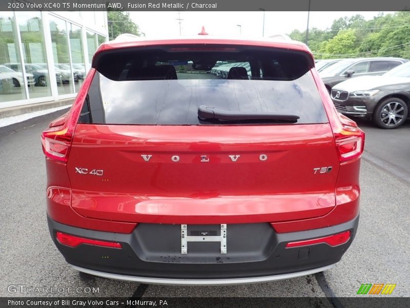 Fusion Red Metallic / Charcoal 2020 Volvo XC40 T5 Momentum AWD