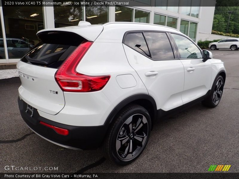 Ice White / Oxide Red/Charcoal 2020 Volvo XC40 T5 Momentum AWD