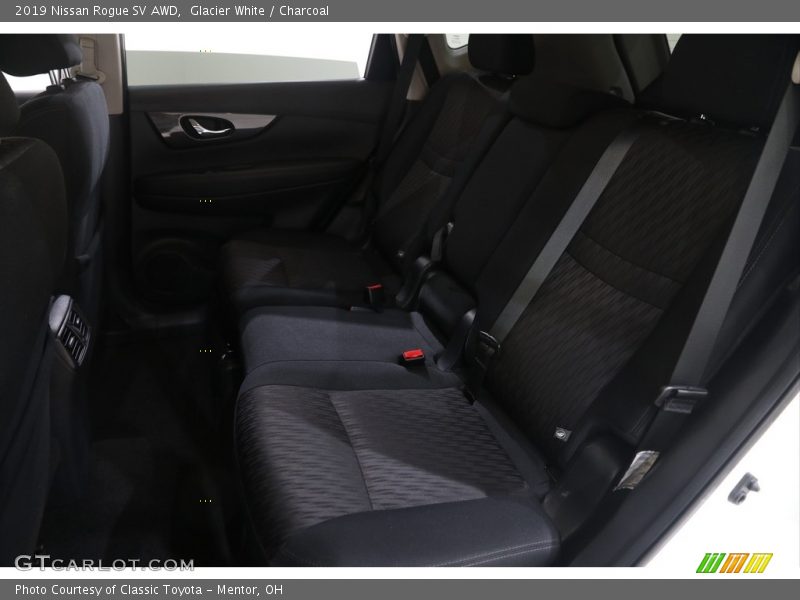 Glacier White / Charcoal 2019 Nissan Rogue SV AWD
