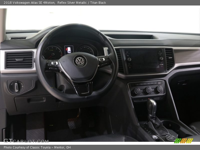 Reflex Silver Metallic / Titan Black 2018 Volkswagen Atlas SE 4Motion