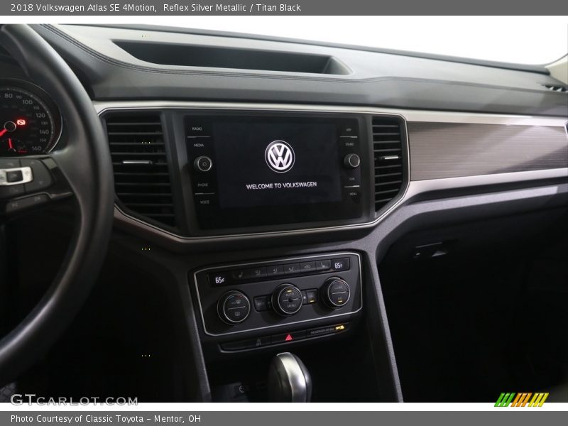 Reflex Silver Metallic / Titan Black 2018 Volkswagen Atlas SE 4Motion