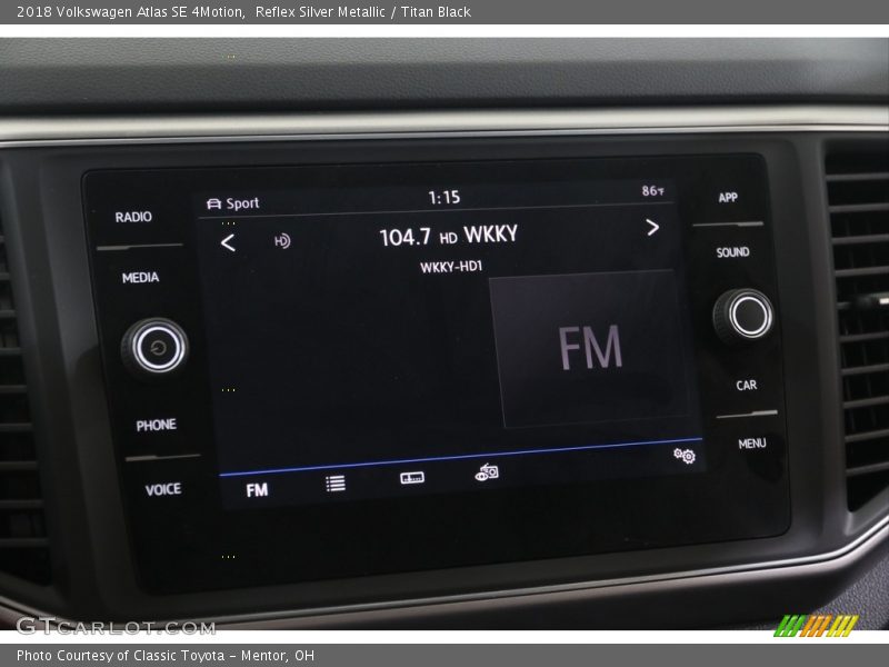 Reflex Silver Metallic / Titan Black 2018 Volkswagen Atlas SE 4Motion