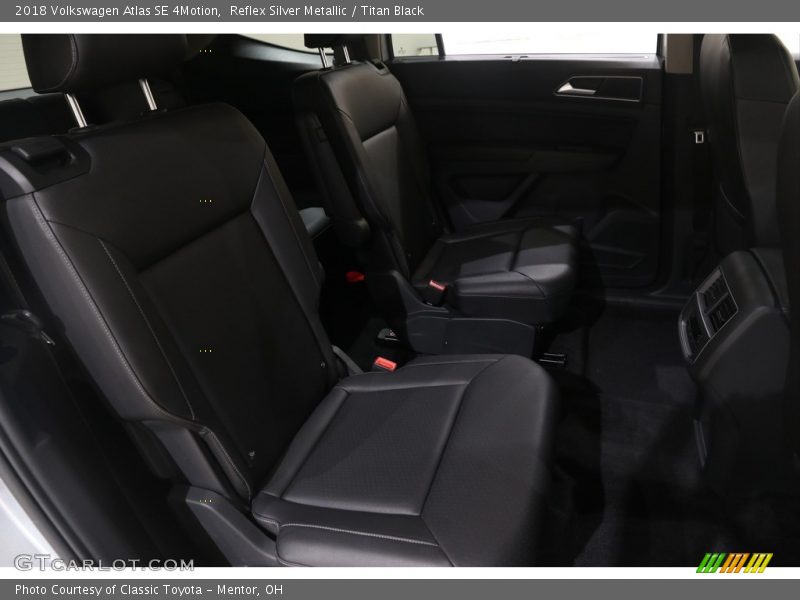 Reflex Silver Metallic / Titan Black 2018 Volkswagen Atlas SE 4Motion