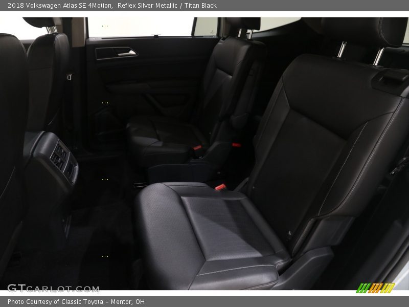Reflex Silver Metallic / Titan Black 2018 Volkswagen Atlas SE 4Motion