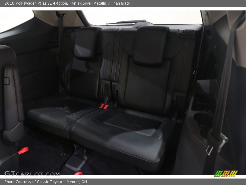 Reflex Silver Metallic / Titan Black 2018 Volkswagen Atlas SE 4Motion