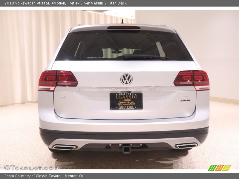 Reflex Silver Metallic / Titan Black 2018 Volkswagen Atlas SE 4Motion