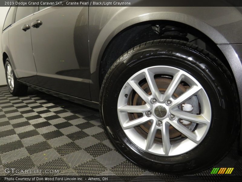 Granite Pearl / Black/Light Graystone 2019 Dodge Grand Caravan SXT