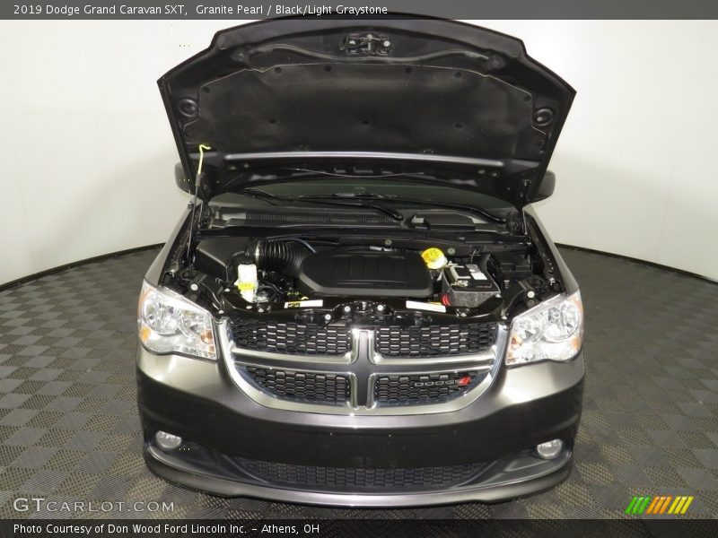 Granite Pearl / Black/Light Graystone 2019 Dodge Grand Caravan SXT