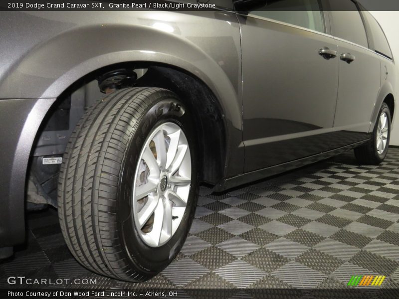 Granite Pearl / Black/Light Graystone 2019 Dodge Grand Caravan SXT