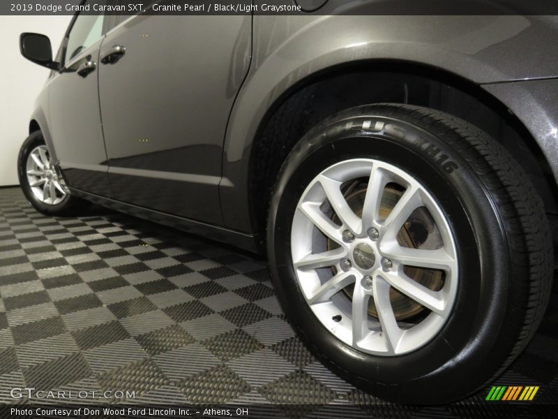 Granite Pearl / Black/Light Graystone 2019 Dodge Grand Caravan SXT
