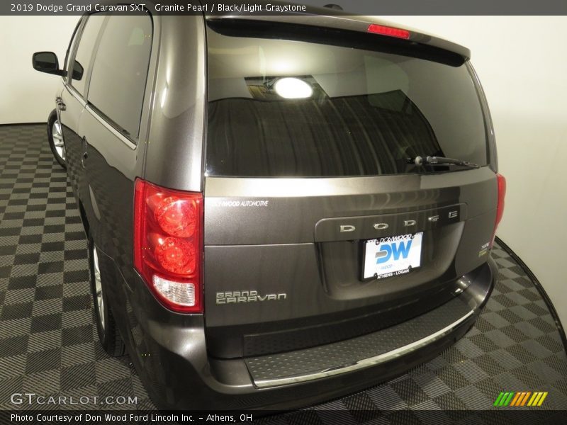 Granite Pearl / Black/Light Graystone 2019 Dodge Grand Caravan SXT