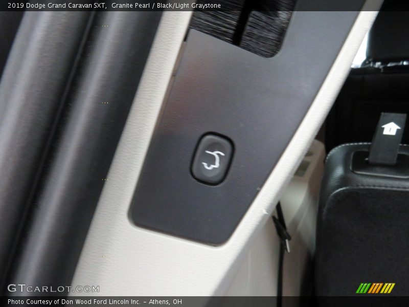Granite Pearl / Black/Light Graystone 2019 Dodge Grand Caravan SXT