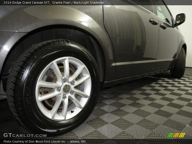 Granite Pearl / Black/Light Graystone 2019 Dodge Grand Caravan SXT