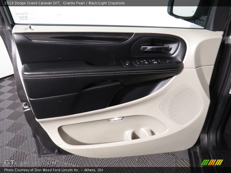 Granite Pearl / Black/Light Graystone 2019 Dodge Grand Caravan SXT