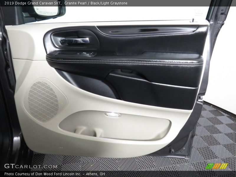 Granite Pearl / Black/Light Graystone 2019 Dodge Grand Caravan SXT