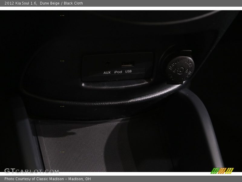 Dune Beige / Black Cloth 2012 Kia Soul 1.6