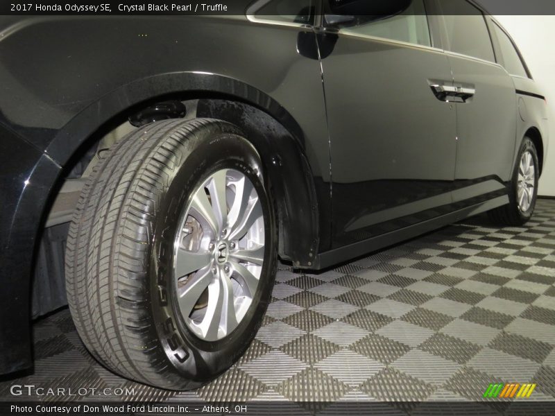 Crystal Black Pearl / Truffle 2017 Honda Odyssey SE