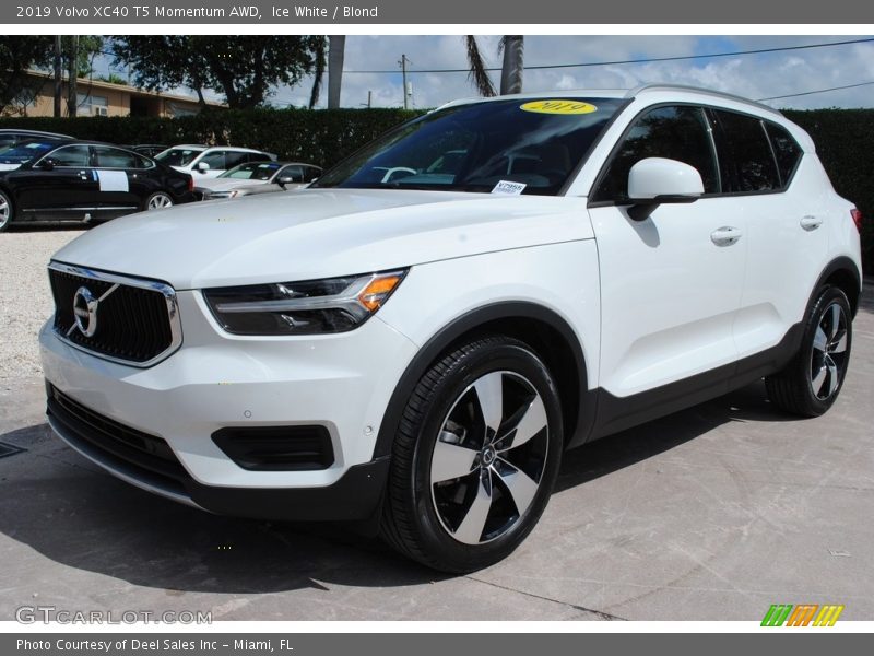  2019 XC40 T5 Momentum AWD Ice White