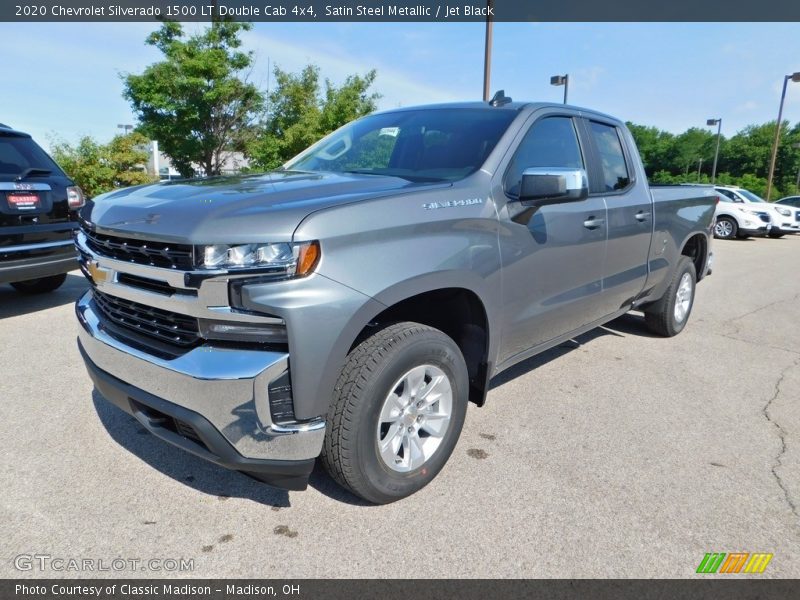 Front 3/4 View of 2020 Silverado 1500 LT Double Cab 4x4