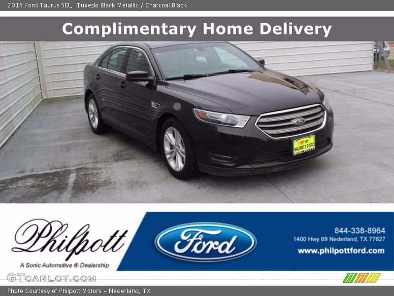 Tuxedo Black Metallic / Charcoal Black 2015 Ford Taurus SEL