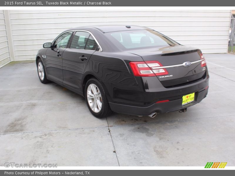 Tuxedo Black Metallic / Charcoal Black 2015 Ford Taurus SEL