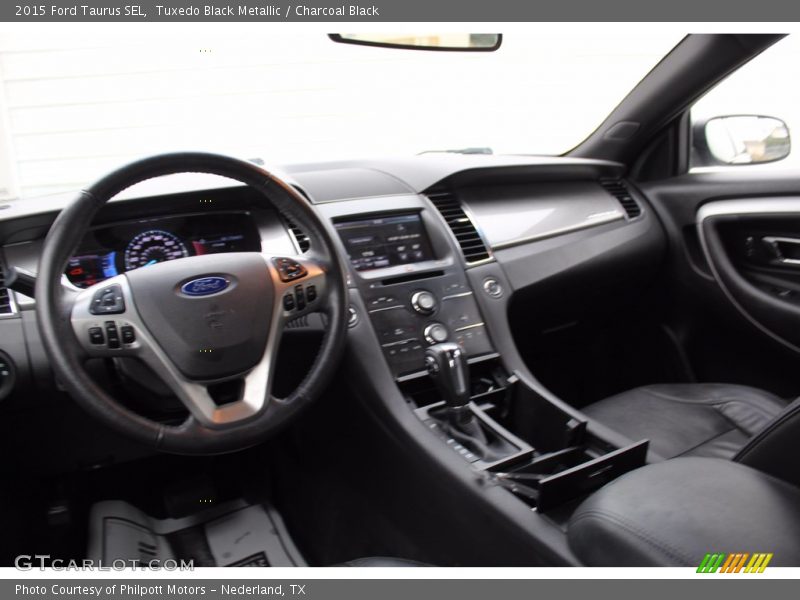 Tuxedo Black Metallic / Charcoal Black 2015 Ford Taurus SEL