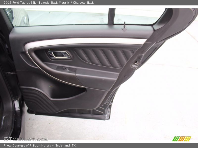 Tuxedo Black Metallic / Charcoal Black 2015 Ford Taurus SEL