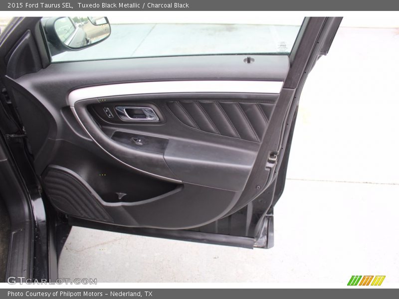 Tuxedo Black Metallic / Charcoal Black 2015 Ford Taurus SEL