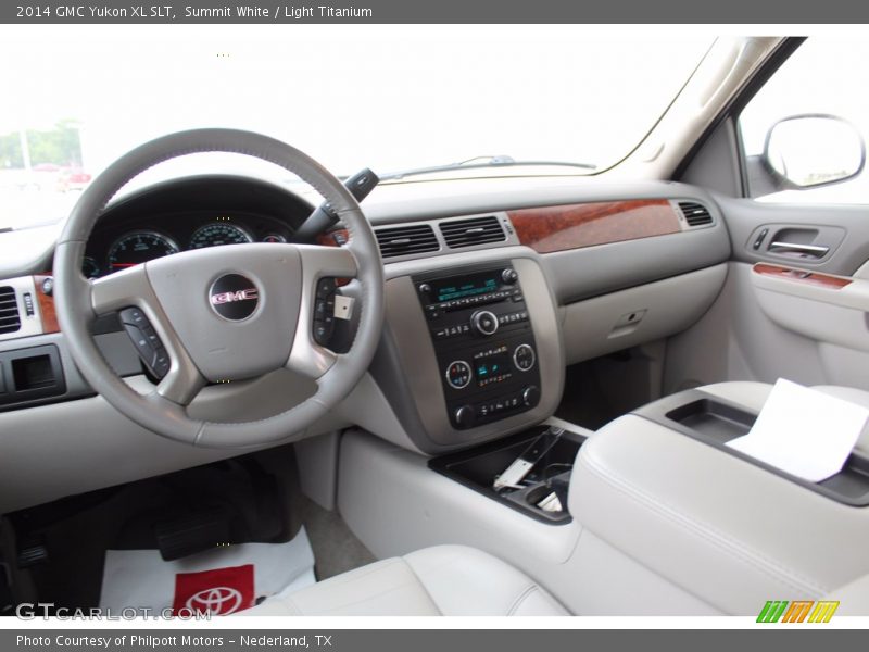 Dashboard of 2014 Yukon XL SLT