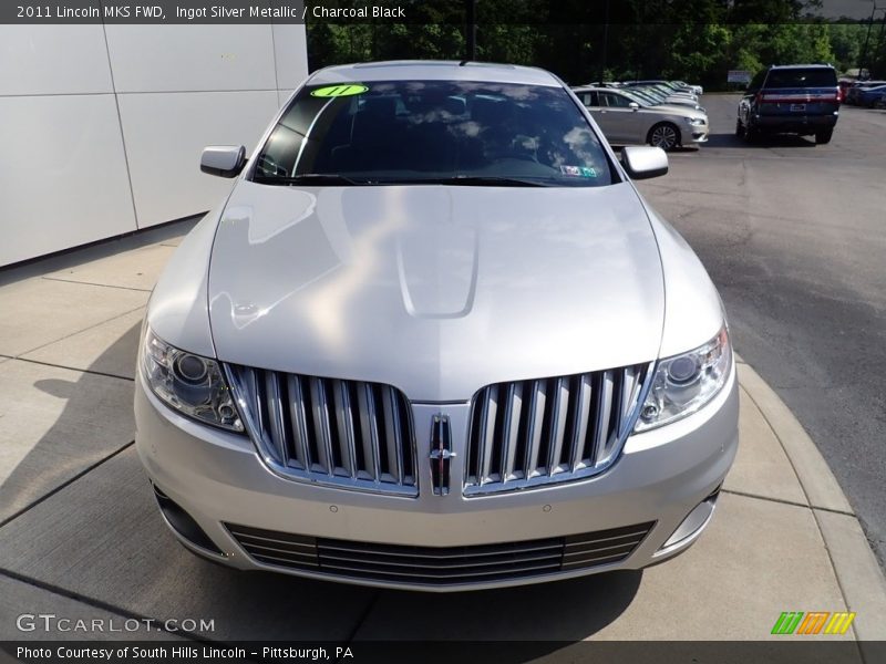 Ingot Silver Metallic / Charcoal Black 2011 Lincoln MKS FWD