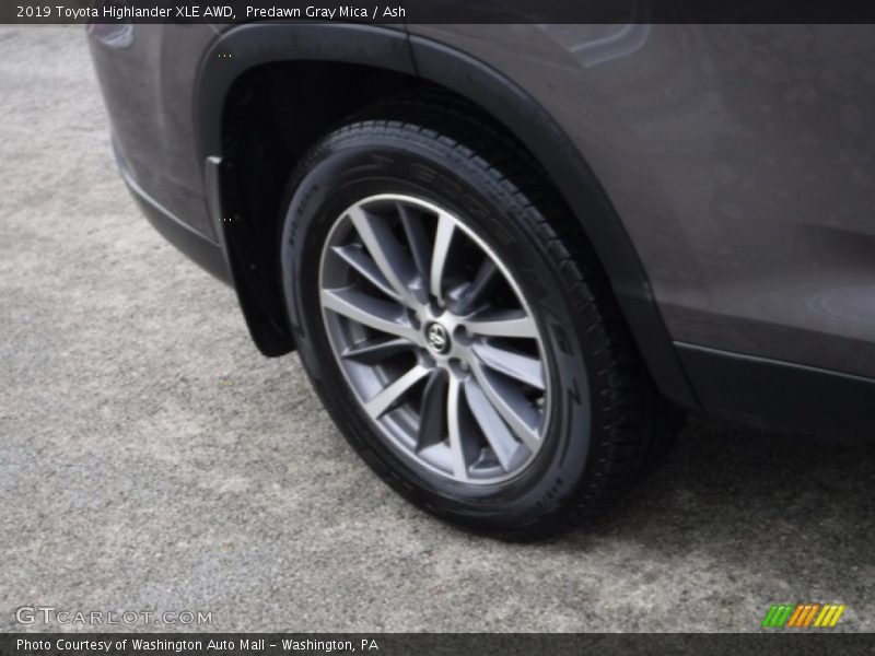 Predawn Gray Mica / Ash 2019 Toyota Highlander XLE AWD
