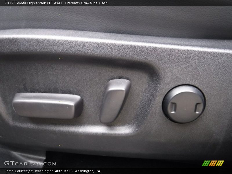 Predawn Gray Mica / Ash 2019 Toyota Highlander XLE AWD