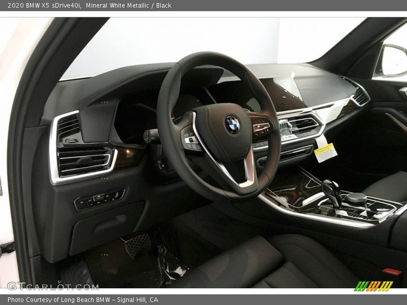 Mineral White Metallic / Black 2020 BMW X5 sDrive40i