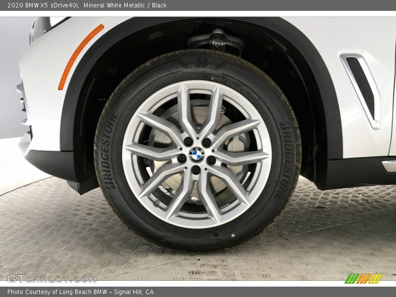 Mineral White Metallic / Black 2020 BMW X5 sDrive40i