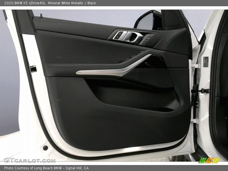 Mineral White Metallic / Black 2020 BMW X5 sDrive40i