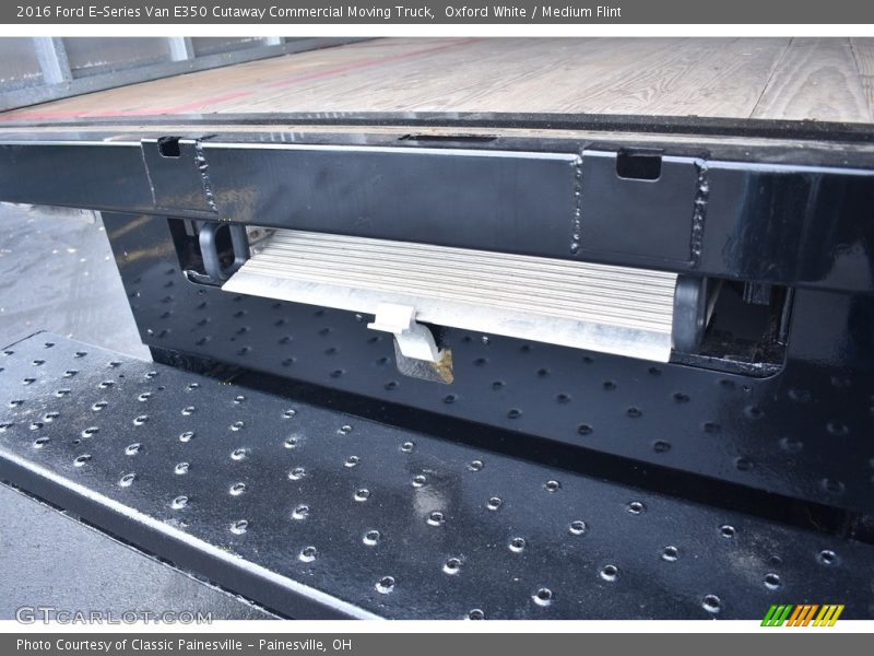 Oxford White / Medium Flint 2016 Ford E-Series Van E350 Cutaway Commercial Moving Truck