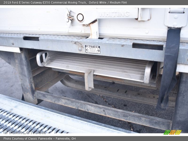 Oxford White / Medium Flint 2019 Ford E Series Cutaway E350 Commercial Moving Truck