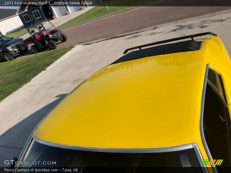 Grabber Yellow / Black 1971 Ford Mustang Mach 1