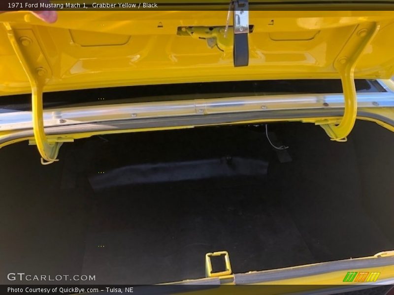 Grabber Yellow / Black 1971 Ford Mustang Mach 1