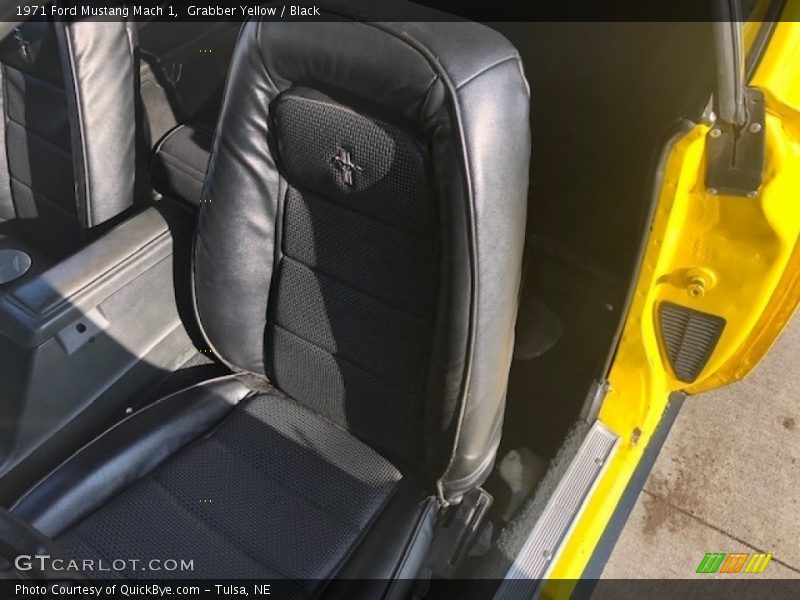 Grabber Yellow / Black 1971 Ford Mustang Mach 1
