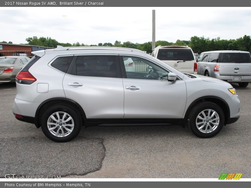 Brilliant Silver / Charcoal 2017 Nissan Rogue SV AWD