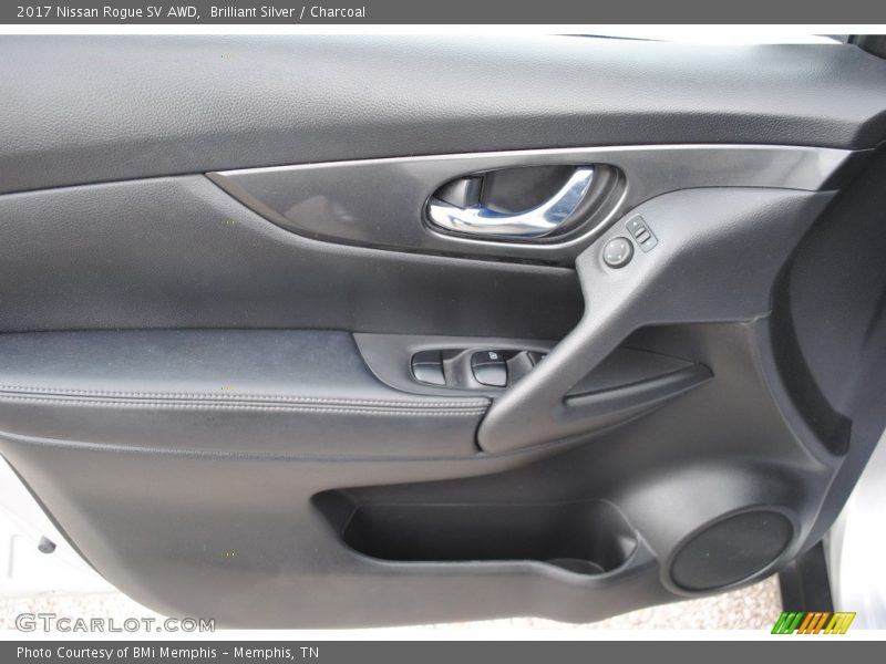 Brilliant Silver / Charcoal 2017 Nissan Rogue SV AWD