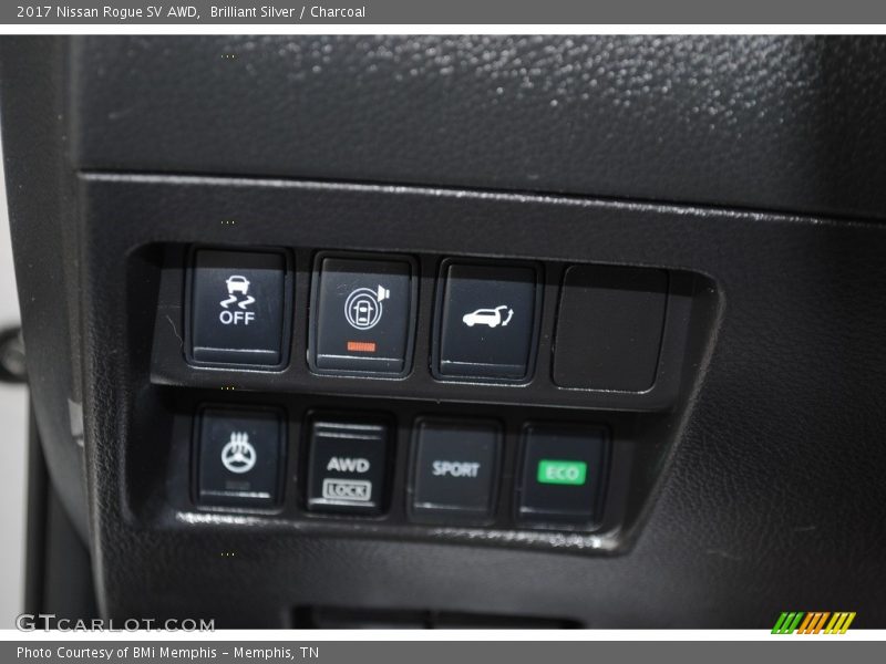 Brilliant Silver / Charcoal 2017 Nissan Rogue SV AWD