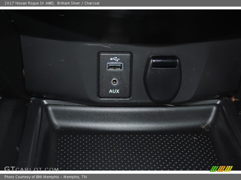 Brilliant Silver / Charcoal 2017 Nissan Rogue SV AWD
