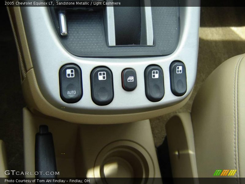Sandstone Metallic / Light Cashmere 2005 Chevrolet Equinox LT