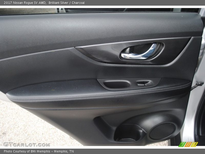 Brilliant Silver / Charcoal 2017 Nissan Rogue SV AWD