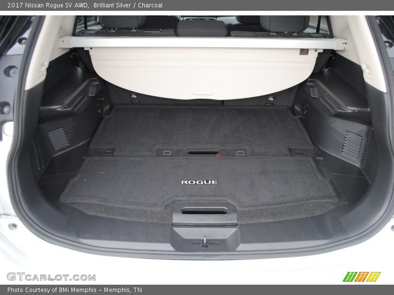 Brilliant Silver / Charcoal 2017 Nissan Rogue SV AWD