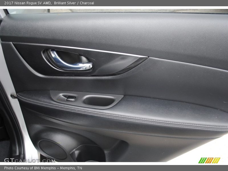 Brilliant Silver / Charcoal 2017 Nissan Rogue SV AWD